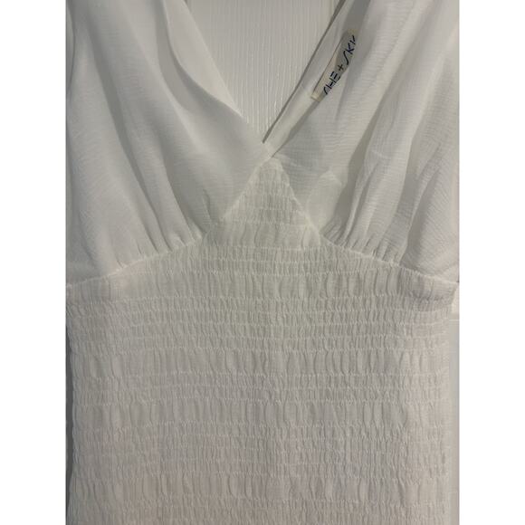 NWT She + Sky White Smocked Sleeveless Dress Small V Neck Lined - Picture 5 of 10